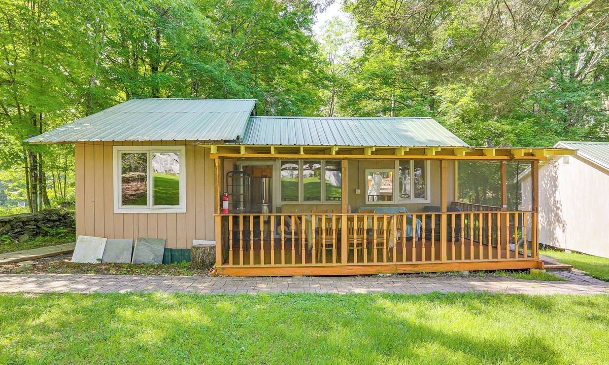 Mongaup Valley Cabin | 5 Mi to Monticello Raceway: Cabin Near Shops
