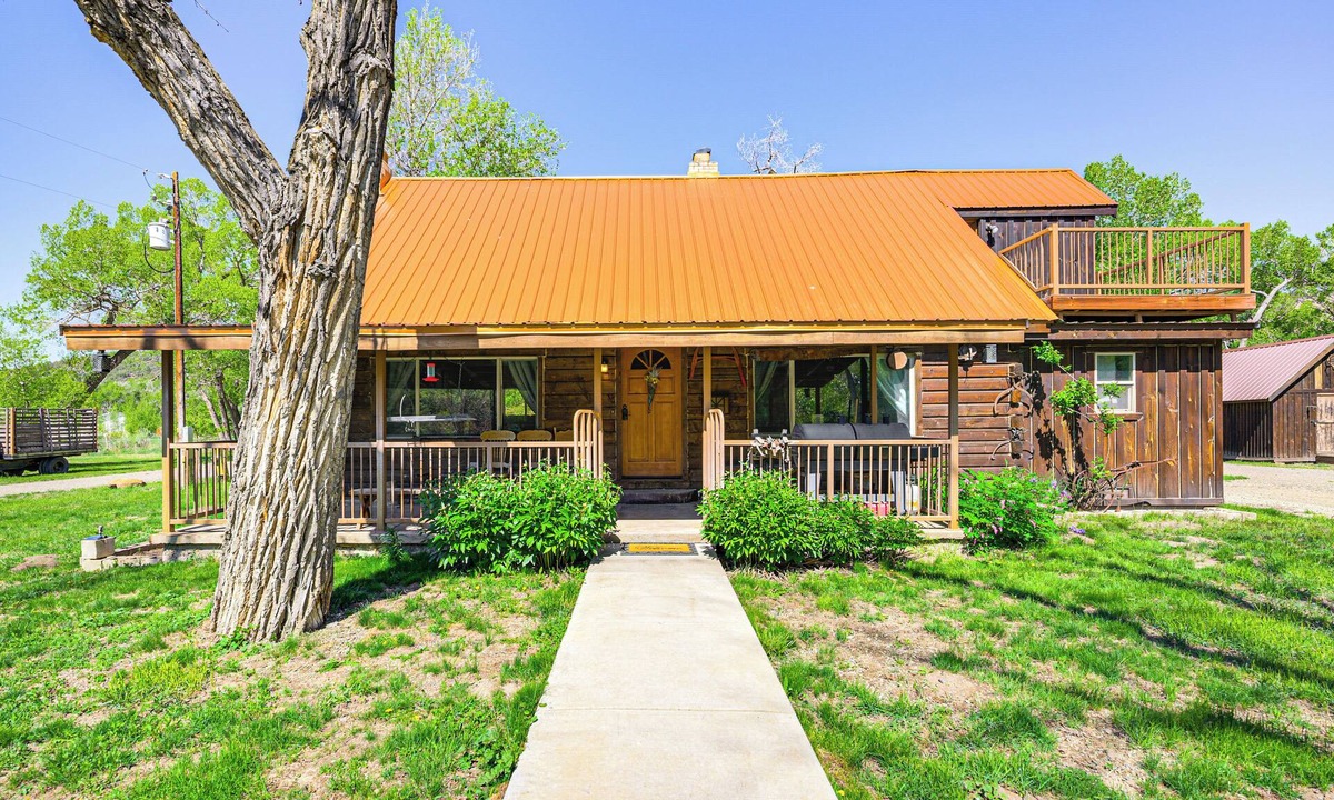 Pagosa Springs House | 5 Mi to Navajo State Park: Riverfront Cabin!