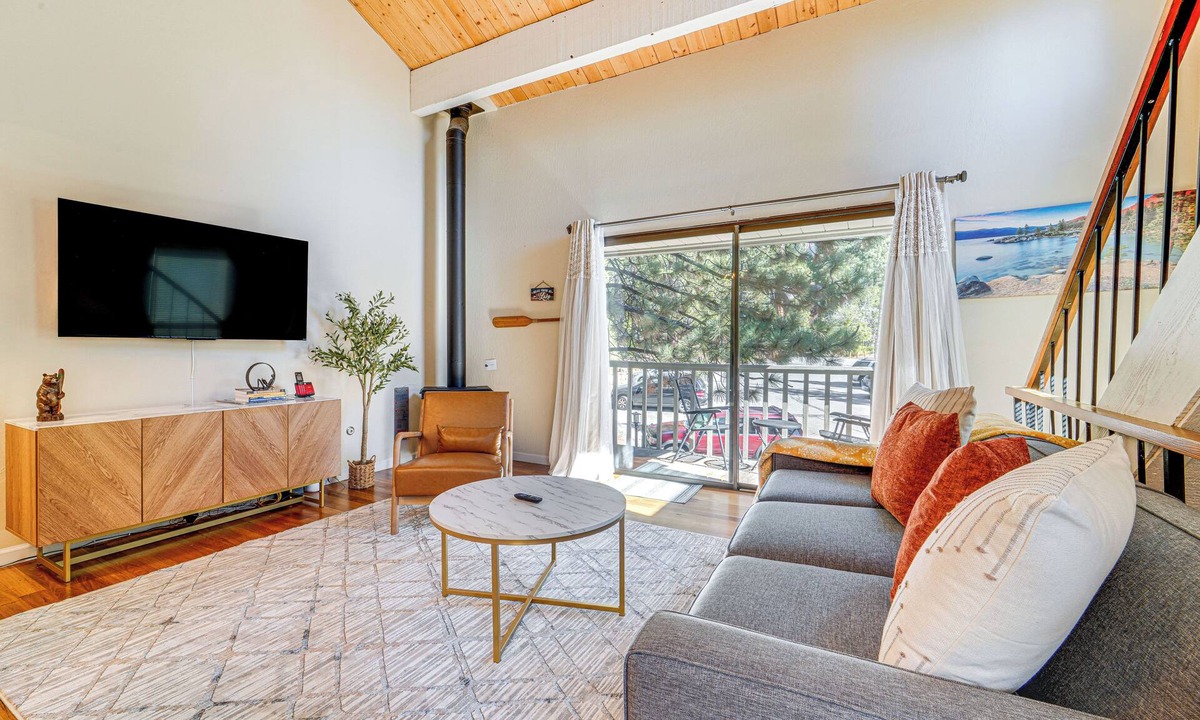 Kings Beach Apartment | 5 Mi to Northstar Skiing: 'bear Den' Home w/Decks
