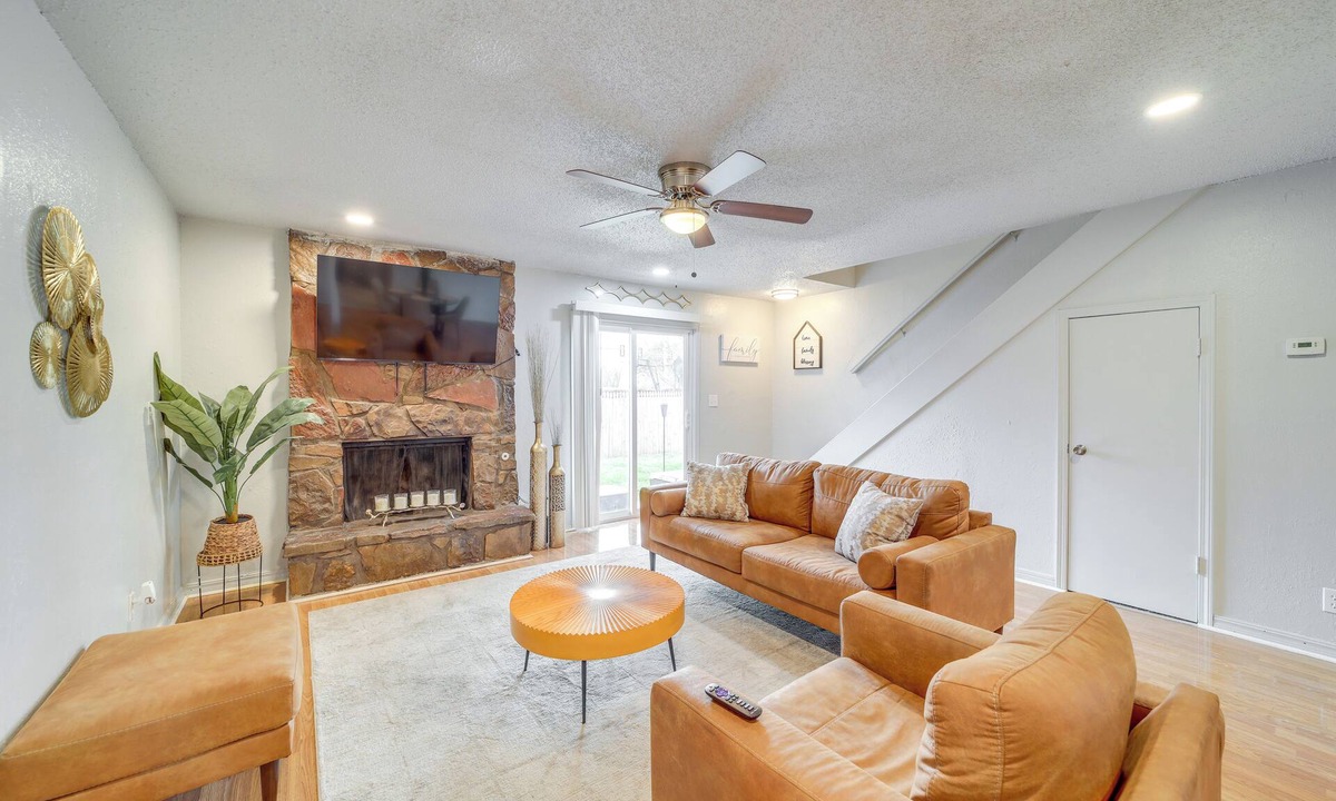 Tulsa House | 5 Mi to Route 66 Fun! Tulsa Towhome w/Game Room
