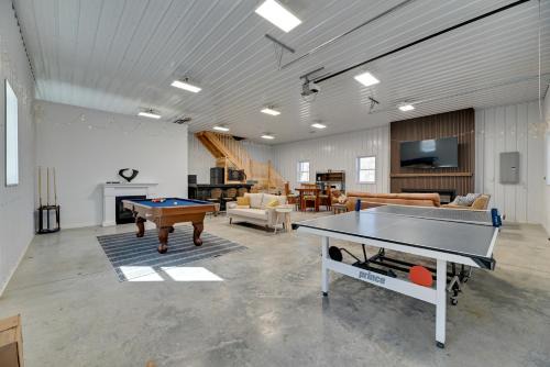 Canandaigua House | 5 Mi to Slopes! Group Ski House w/Game Room