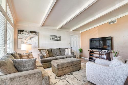 Texas City House | 5 Mi to Texas City Dike & Beach! Family Hideaway