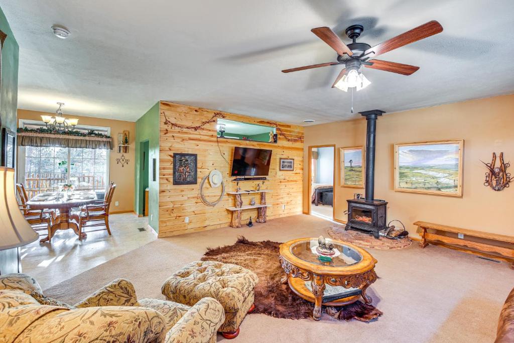 Hot Springs House | 5 Mi to Town: Mtn-View Gem w/Deck in Hot Springs