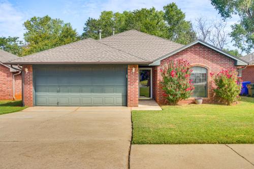 Norman House | 5 Mi to University of Oklahoma: Home w/Patio!