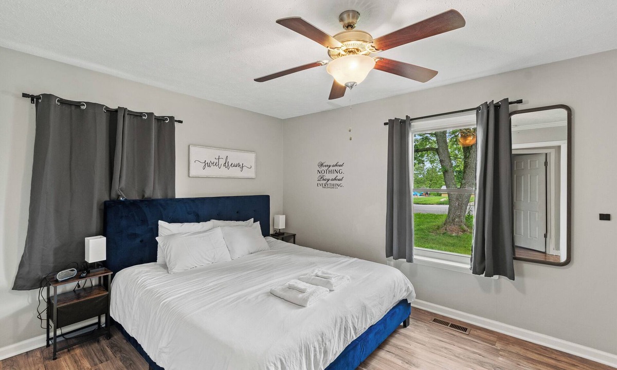 Williamstown House | 5 Min to Ark! Quiet and Comfy!