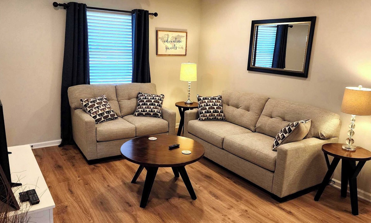 Jefferson City Apartment | 5 min to C-N Univ & Lake - Extra Parking