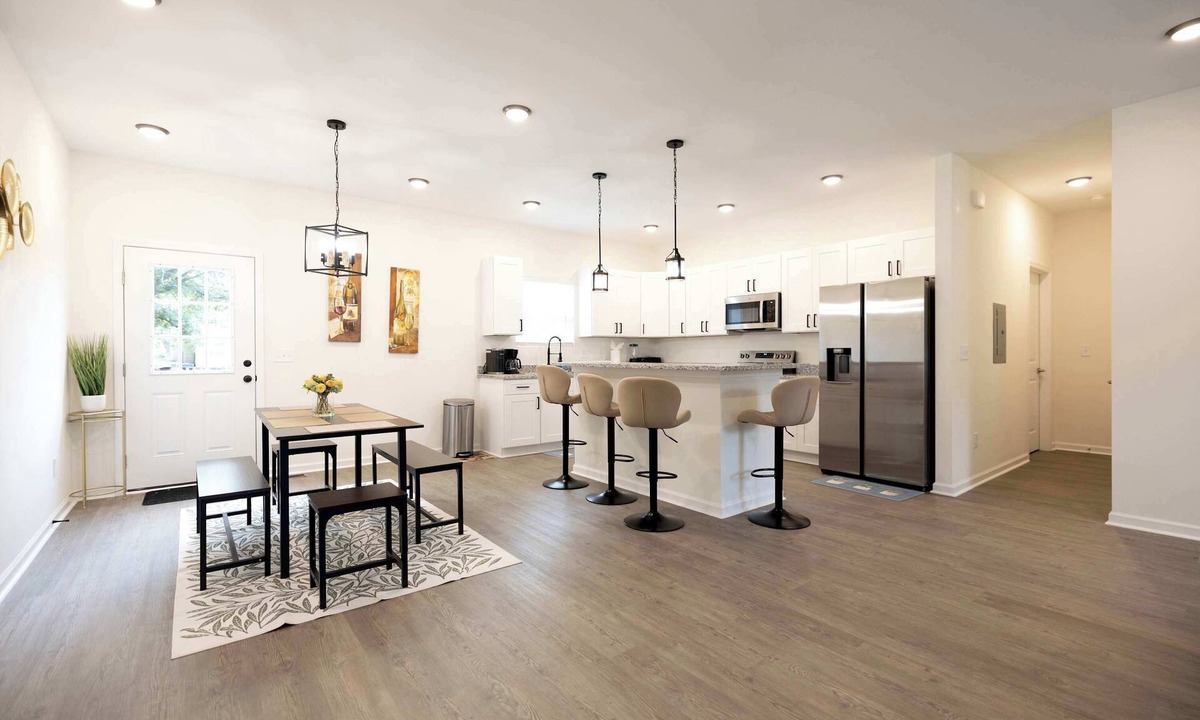 Burlington House | 5 Min to Downtown | 12 to Elon | Car Rental Avail.