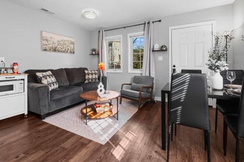 East Durham House | 5 Min to Downtown - 7 to Duke - Washer and Dryer