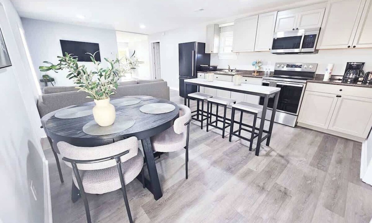 Burlington House | 5 Min to Elon | Car Rental Avail. | Washer/Dryer