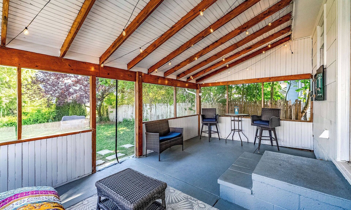 Somers Point House | 5 Min to OCNJ Beaches Screened Porch Bay Views Prime Location