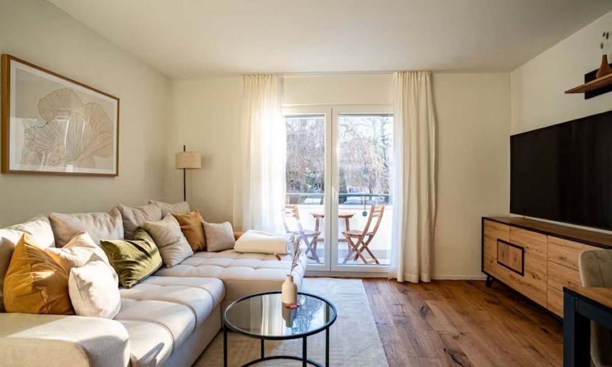 Glattbrugg Apartment | 5 min to Zurich Airport, Riverside Balcony, Ergonomic Workspace, Free Parking