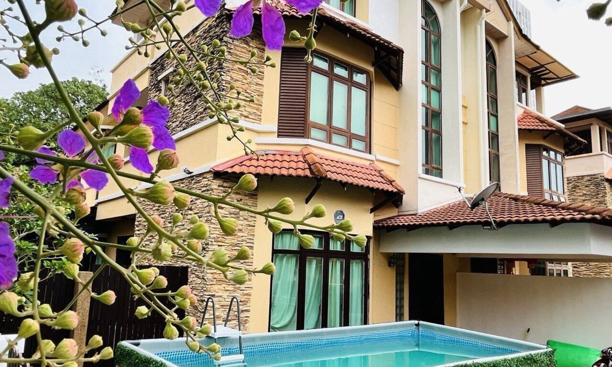 Batu Ferringhi House | 5 Mins Away From Beach !
