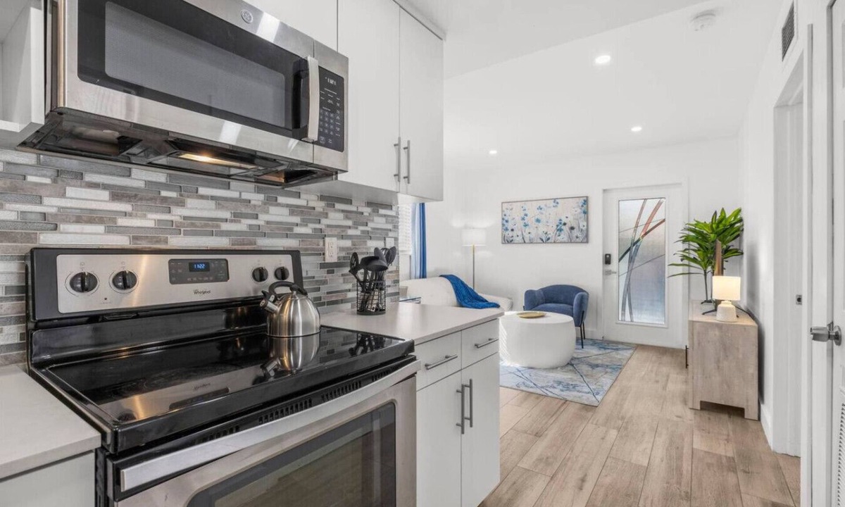 The Roads Apartment | 5 Mins to Brickell & Downtown - 2BR + Free Parking, Private Patio, Pets Ok