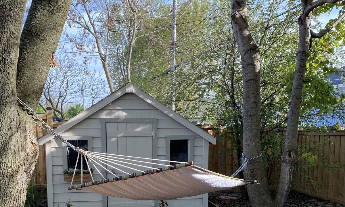 Pickering House | 5 mins to Pubs, beach, waterfront trail and GO station to downtown TO