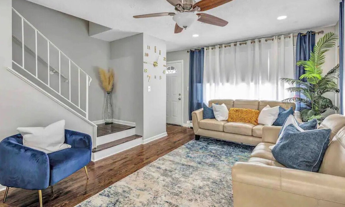Stratford House | 5 Mins to Short Beach w/Grill, Deck, & Fire Pit