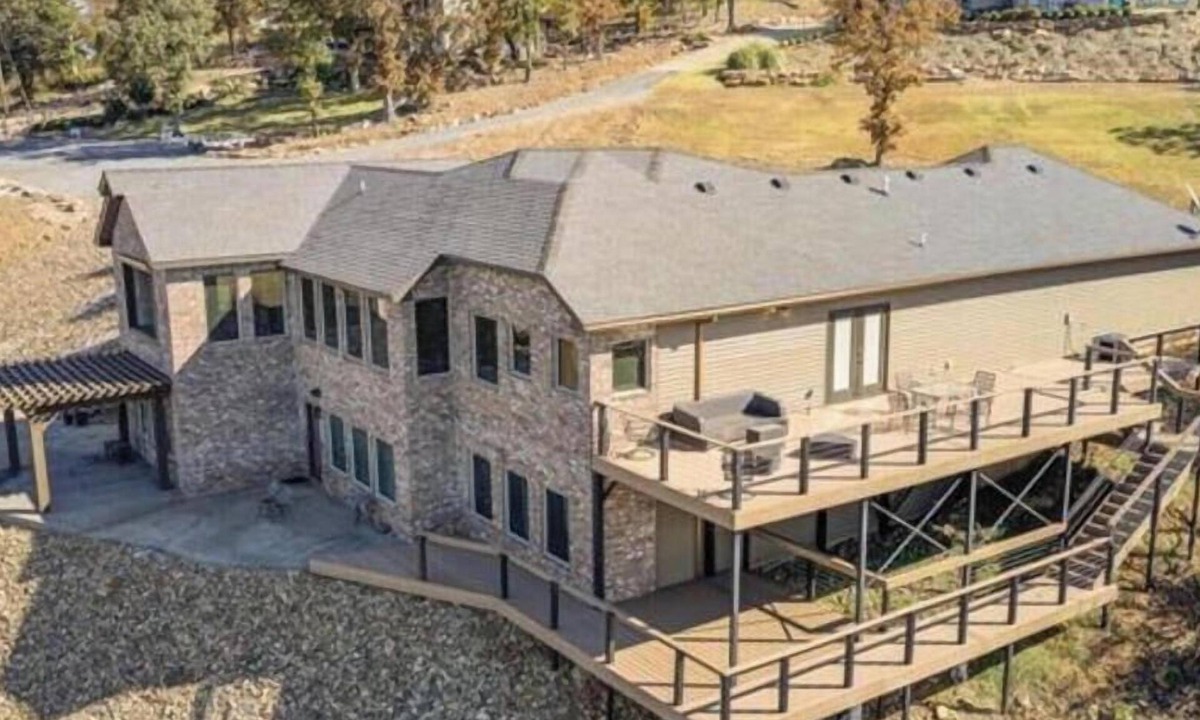 Cookson House | 5 minute drive to the water!
