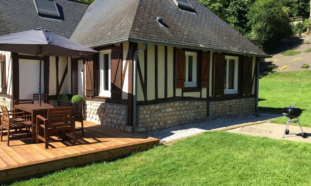 Fiquefleur-Equainville House | 5 minutes from Honfleur house with garden and parking for 7 people