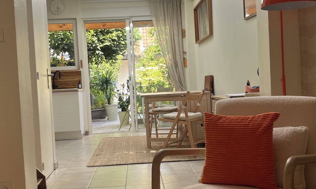 Bois Blancs House | 5-minute walk from Euratech and the metro, charming little typical Lille house