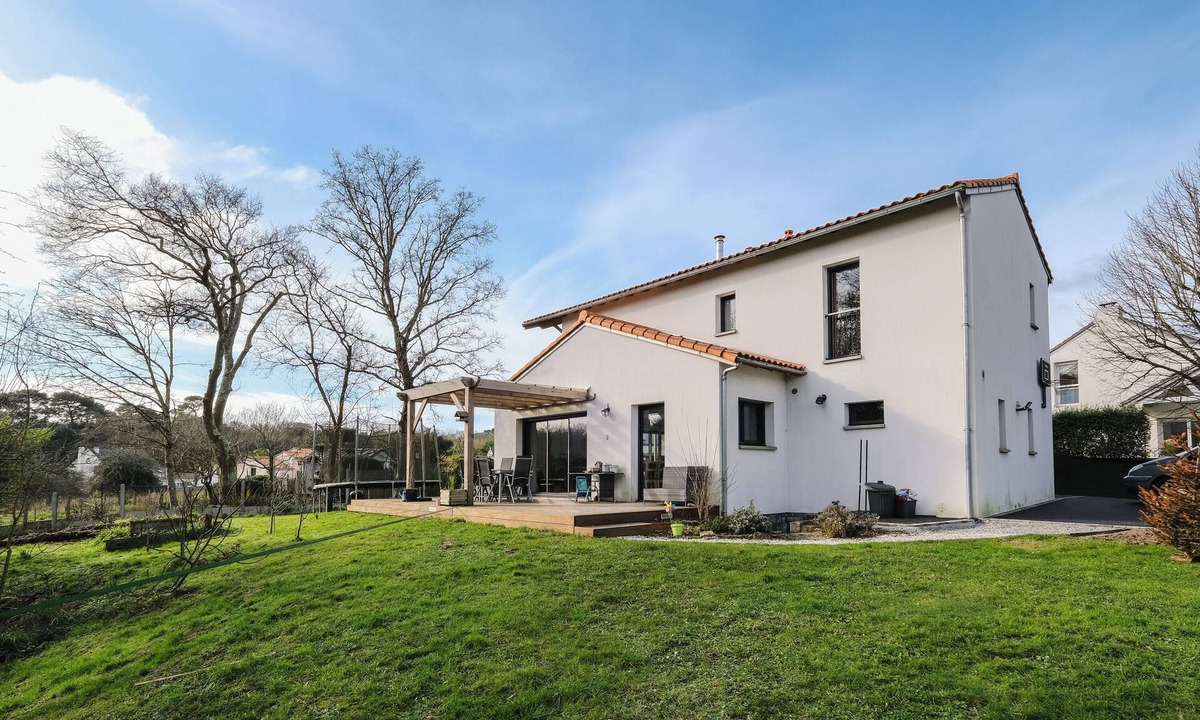 La Baule-Escoublac House | 5 minutes from the beach, large seaside villa with beautiful garden, Wifi/TV