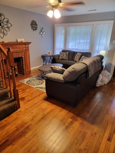 Fort Smith House | 5 minutes from Garrison Ave