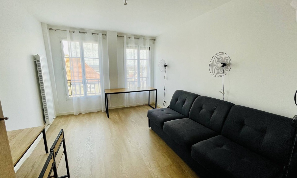 Saint-Cyr-l'Ecole Apartment | 5 minutes to Versailles