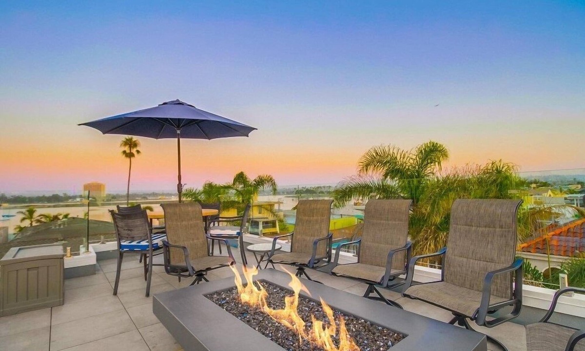 South Mission Beach House | 5 Outdoor Spaces * 3,000sf Interior * Water Views