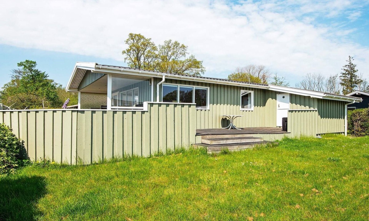 Pøt Strandby House | 5 person holiday home in Juelsminde-By Traum