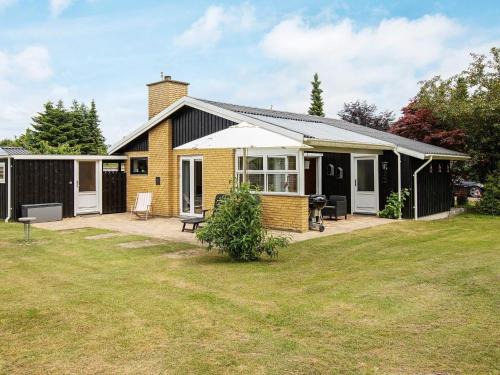 Marielyst House | 5 person holiday home in Væggerløse-By Traum