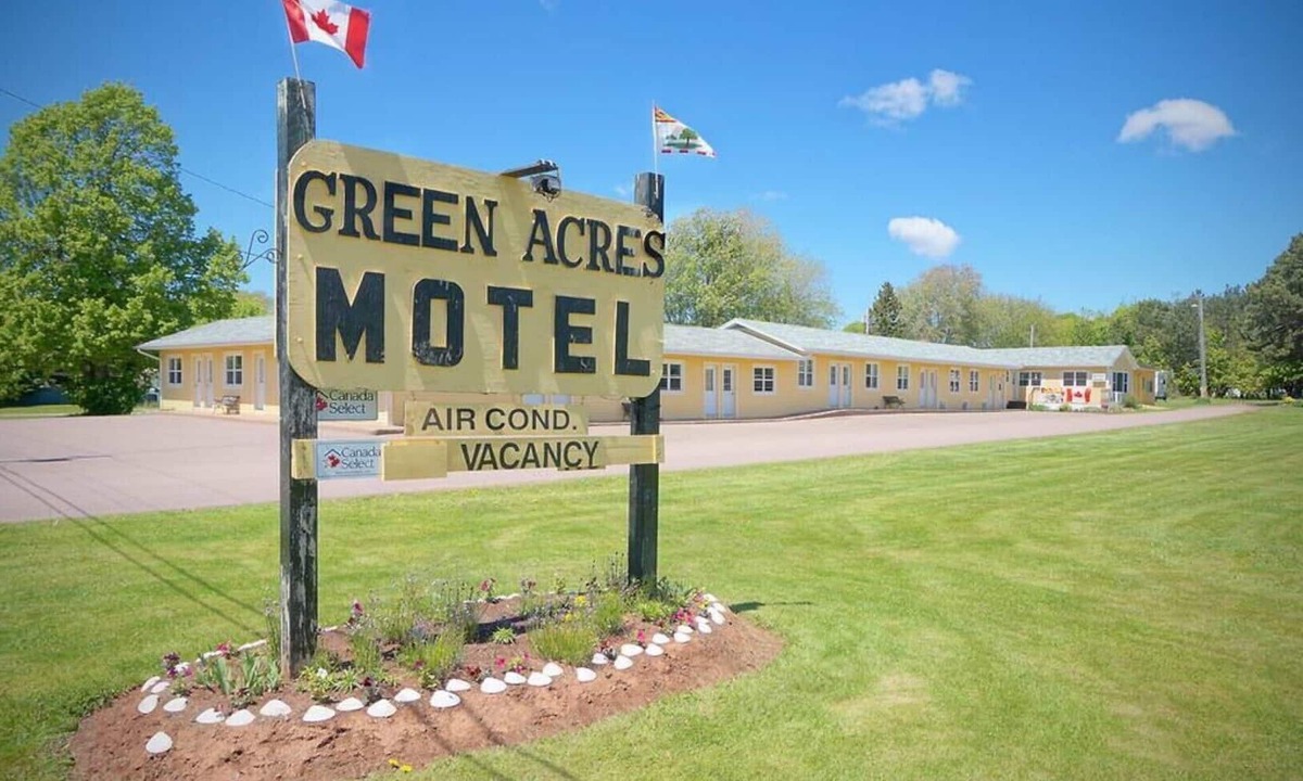 Summerside Apartment | (5) Private Double Suite at Green Acres Summerside