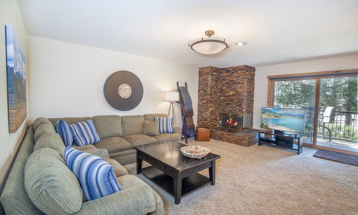 Dillon Condo | 5 Resorts | HotTub/Pool/Lake-3BR