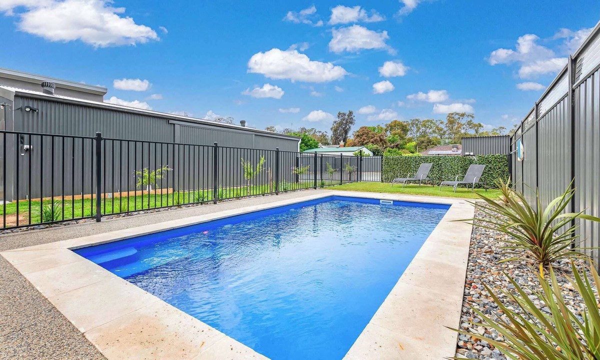 Moama House | 5 Simms - Echuca Holiday Homes