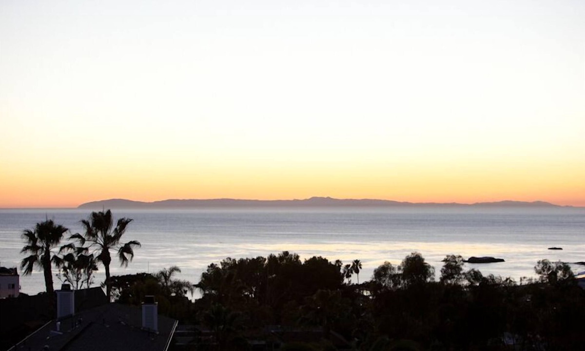 Laguna Beach Cottage | 5 StAr Downtown Location & Ocean Views; 25% Discount. Remodeled/Walk Everywhere.