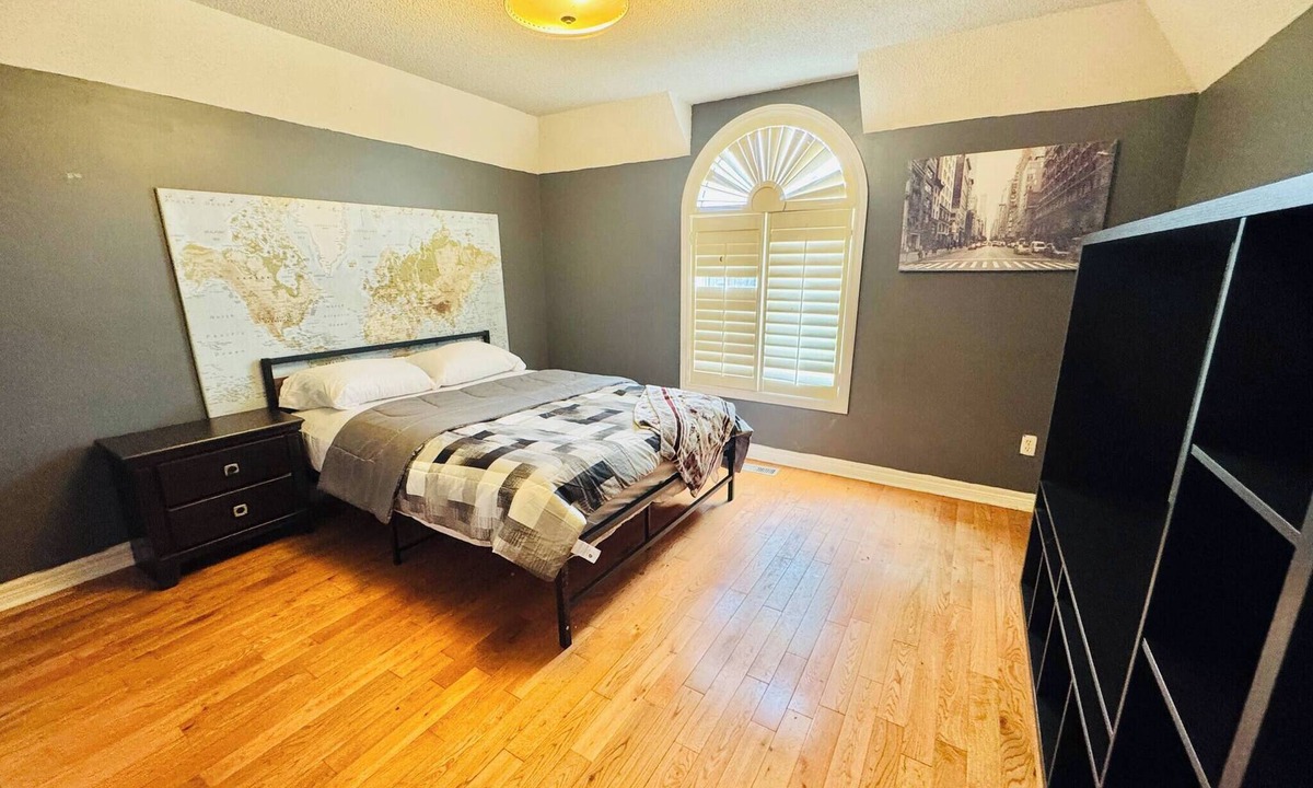 Churchill Meadows House | 5 Star Full House 3 Bedrms, 4 Beds, 3 Bath Airport