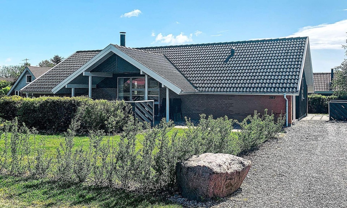 Pøt Strandby House | 5 star holiday home in Juelsminde