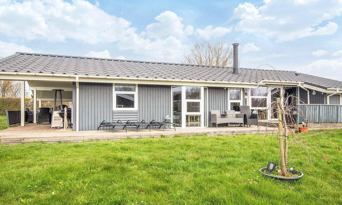 Pøt Strandby House | 5 star holiday home in Juelsminde