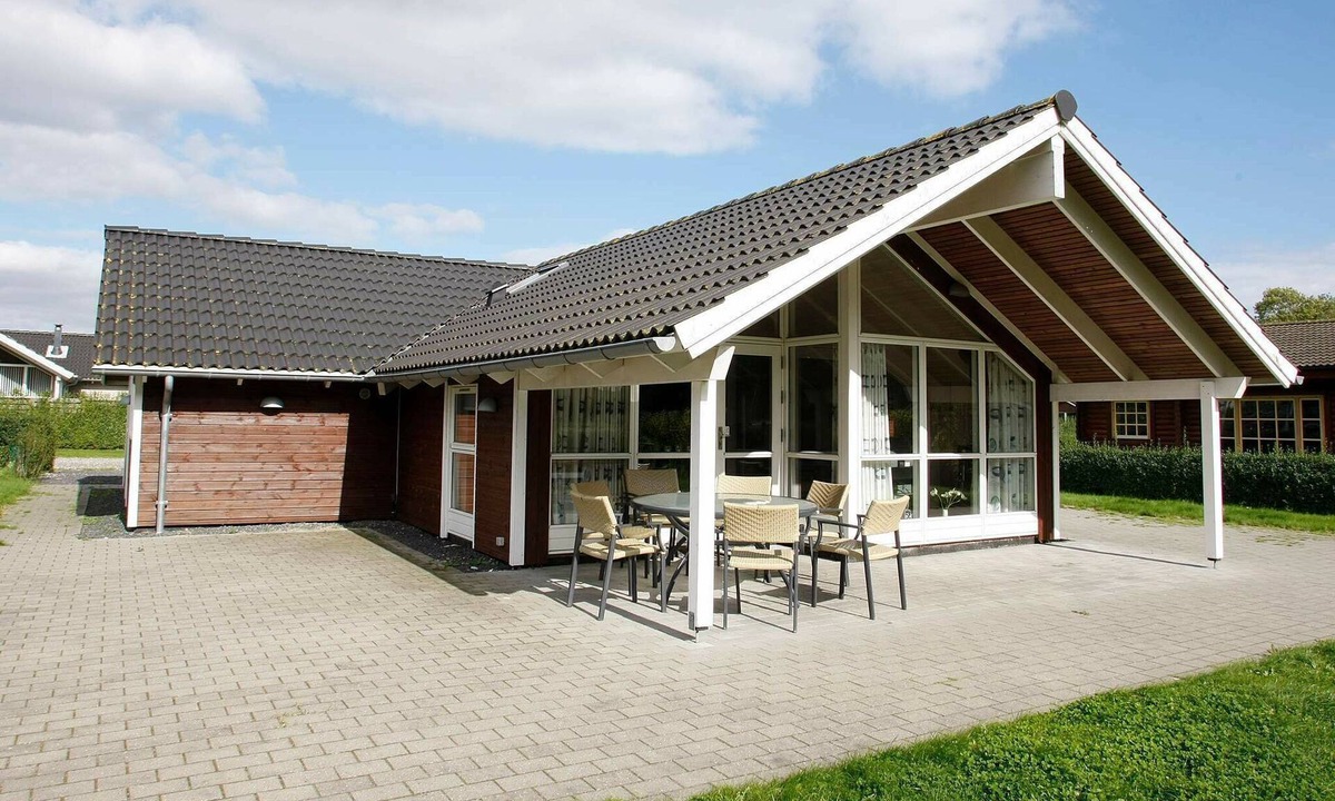 Pøt Strandby House | 5 star holiday home in Juelsminde
