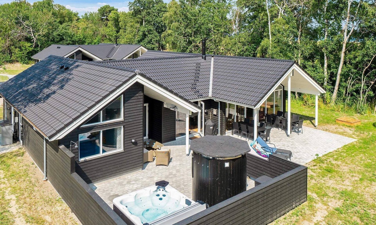 Bøtø By House | 5 star holiday home in Væggerløse
