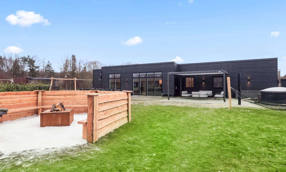Fjellerup Strand House | 5 star holiday home in Glesborg