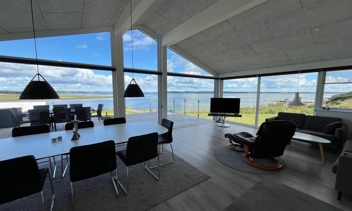 Hjarbæk House | 5 star holiday home in Løgstrup