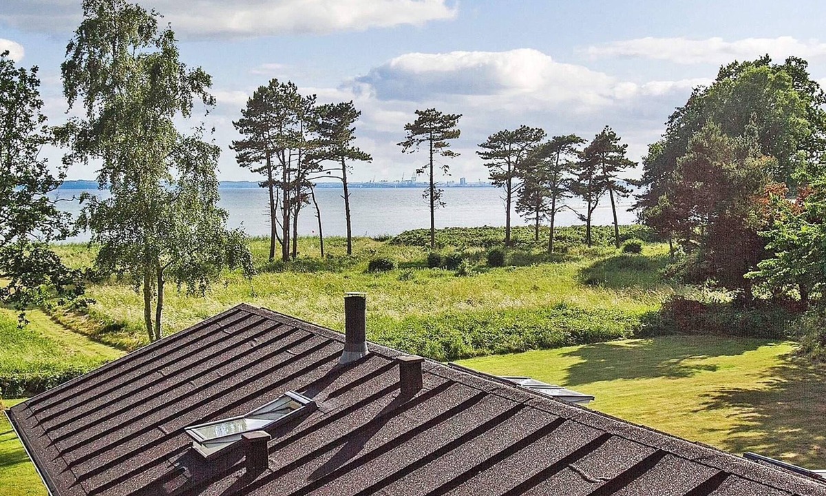 Skødshoved Strand House | 5 star holiday home in Knebel