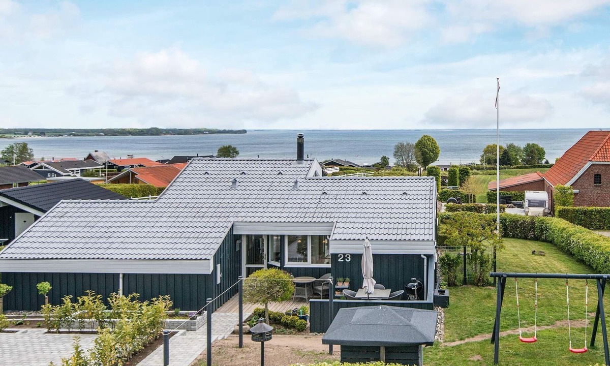 Grønninghoved Strand House | 5 star holiday home in Sjølund