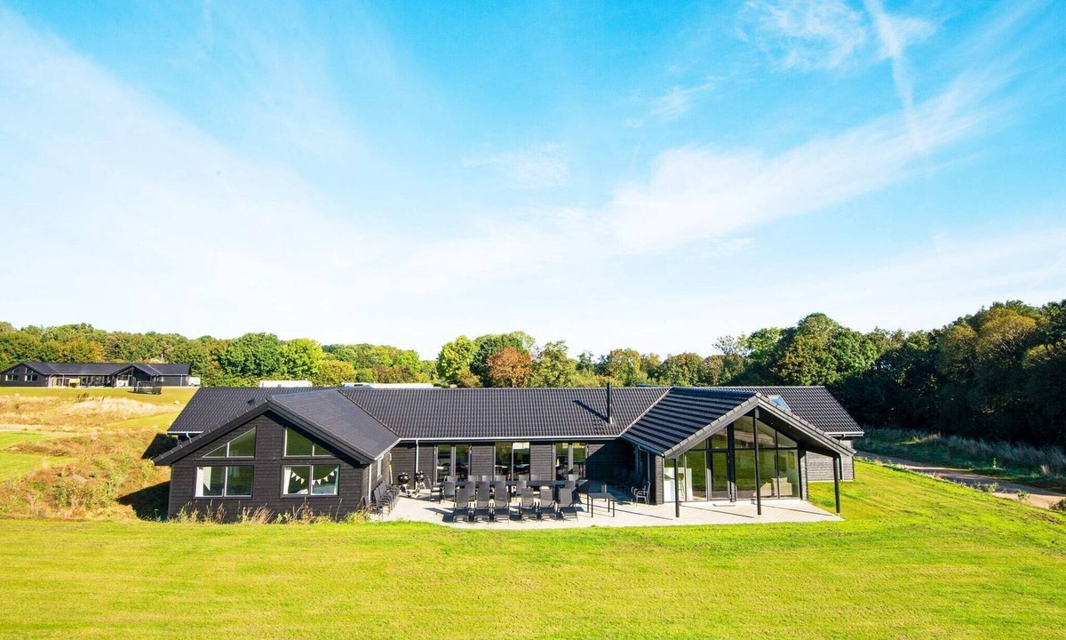 Mommark Strand House | 5 star holiday home in Sydals