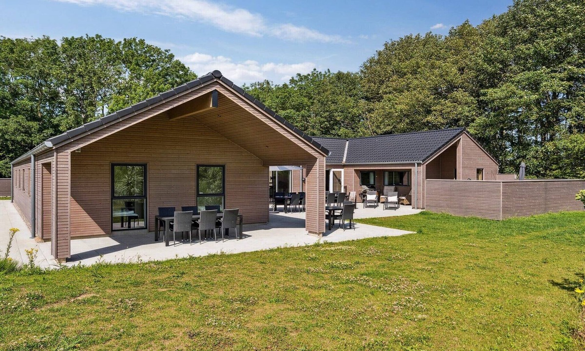 Mommark Strand House | 5 star holiday home in Sydals