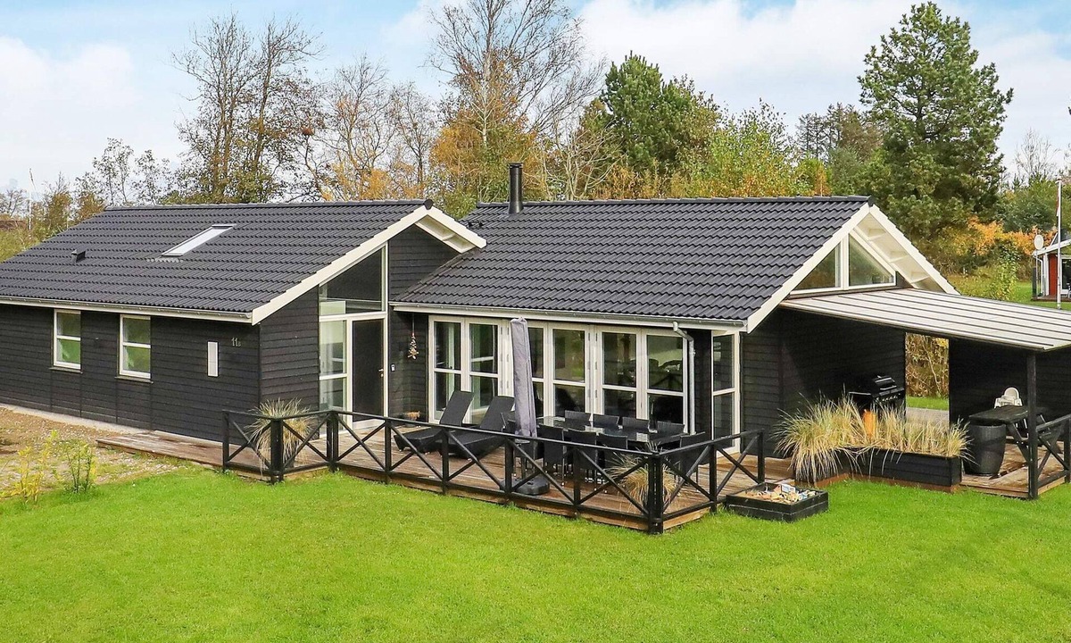 Bratten Strand House | 5 star holiday home in Jerup