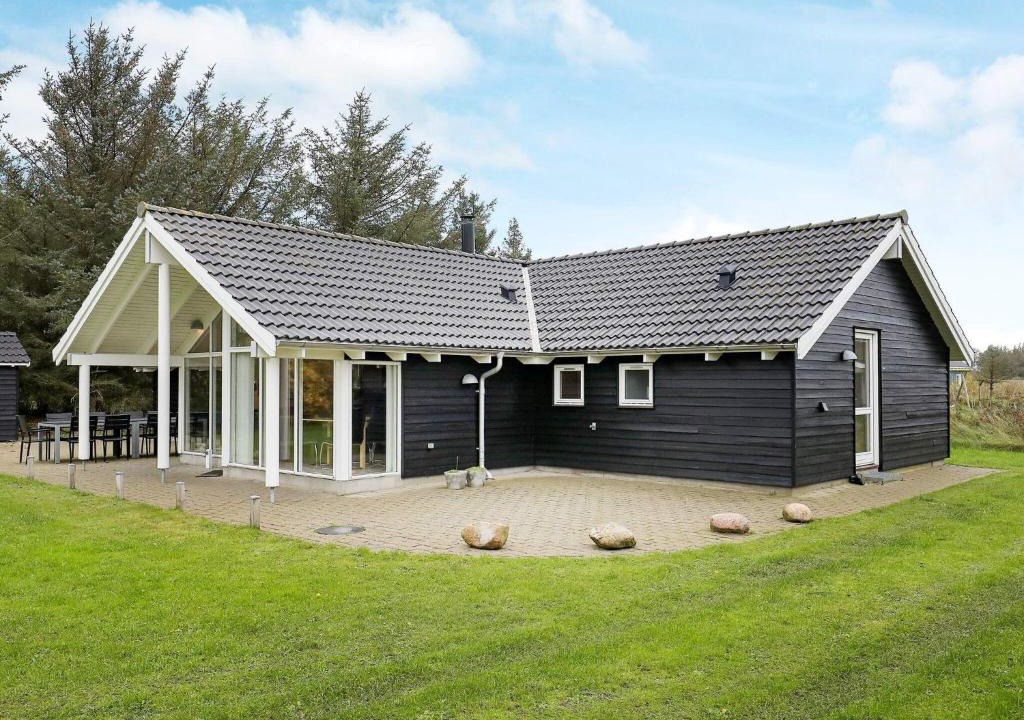 Nr. Lyngby Strand House | 5 star holiday home in L kken
