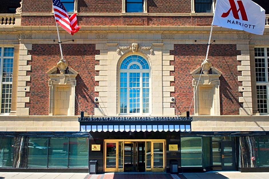 Downtown Syracuse Hotel | 5-Star Hotel ∙ Marriott Syracuse Downtown