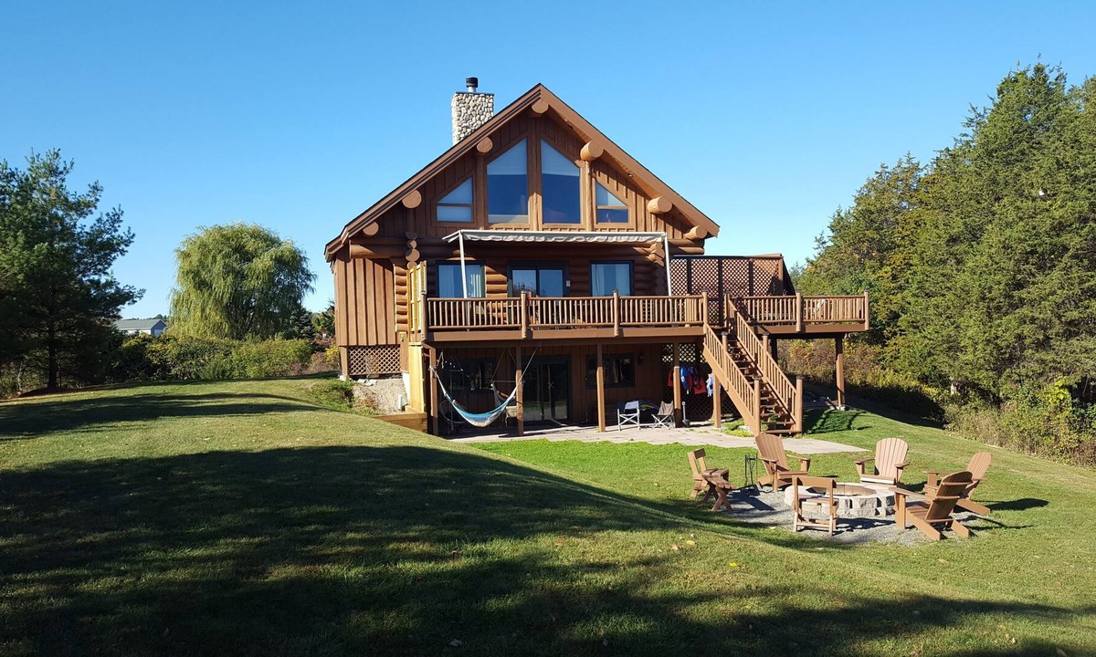 Athens House | 5 Star Lakefront Lodge, 4 acre peninsula. WiFi, AC, Heat, Fireplace, Beach, More