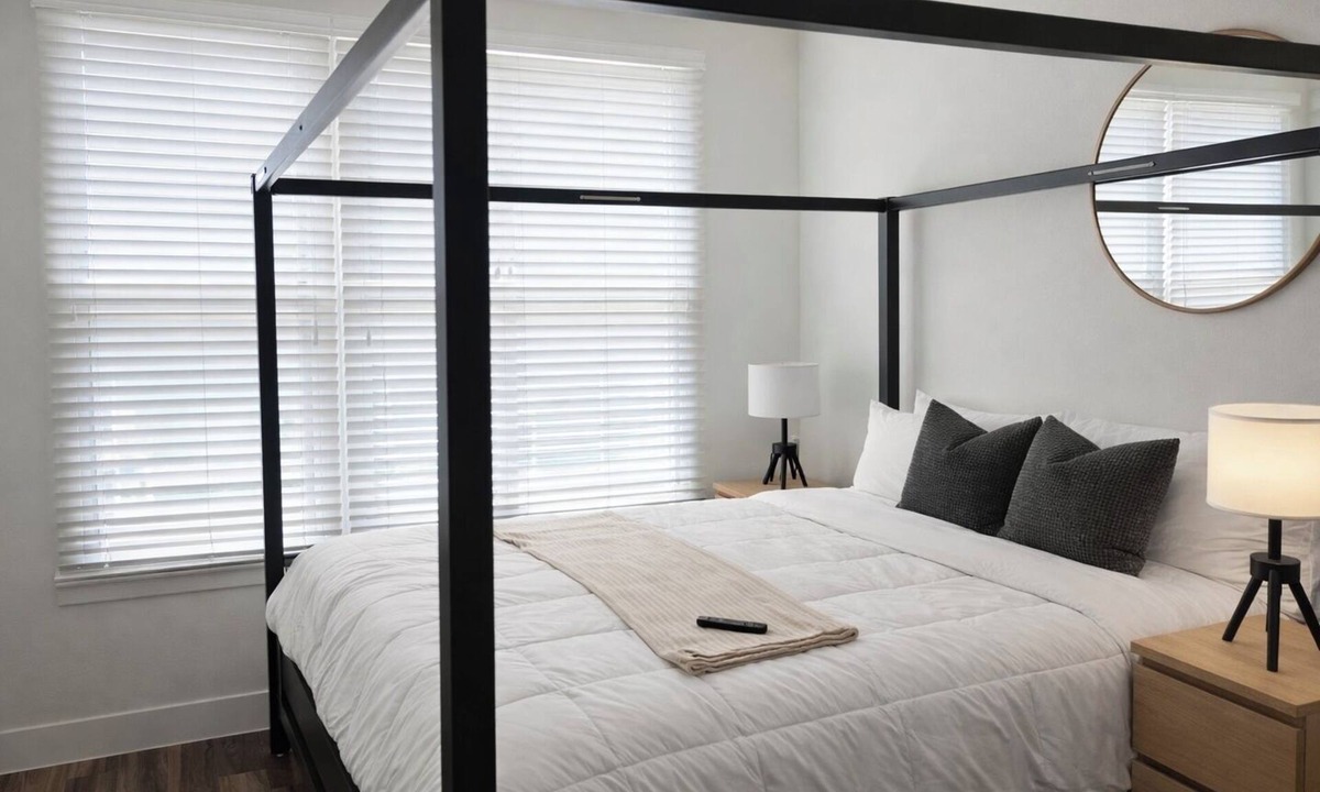 Legacy Park Apartment | 5 Star Location King Suite Legacy W. Free Parking