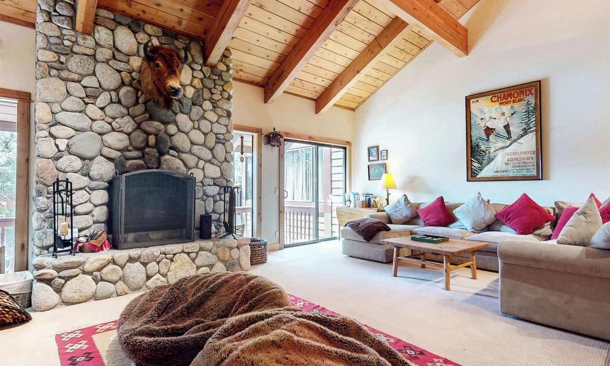 Mammoth Lakes Condo | 5-Star Luxury Home. Across from The Village. Gas Grill, Game Room, Wash/Dryer