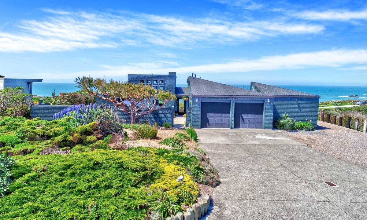 Sereno del Mar House | 5 Star Oceanfront/Beachfront Home at Portuguese Beach!